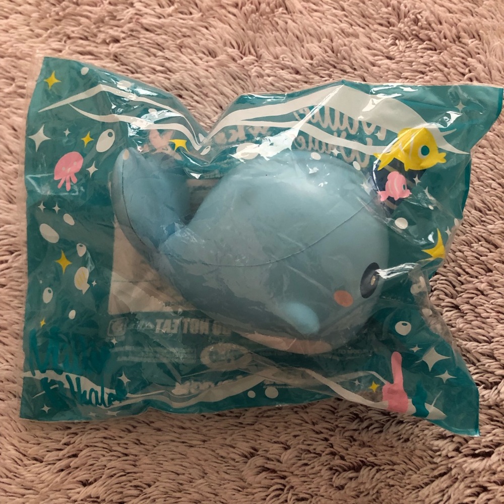 ⚡️⚡️Authentic Ibloom Whale Squishy
